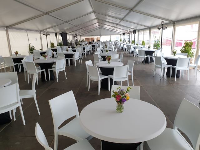 Aluhal met inrichting